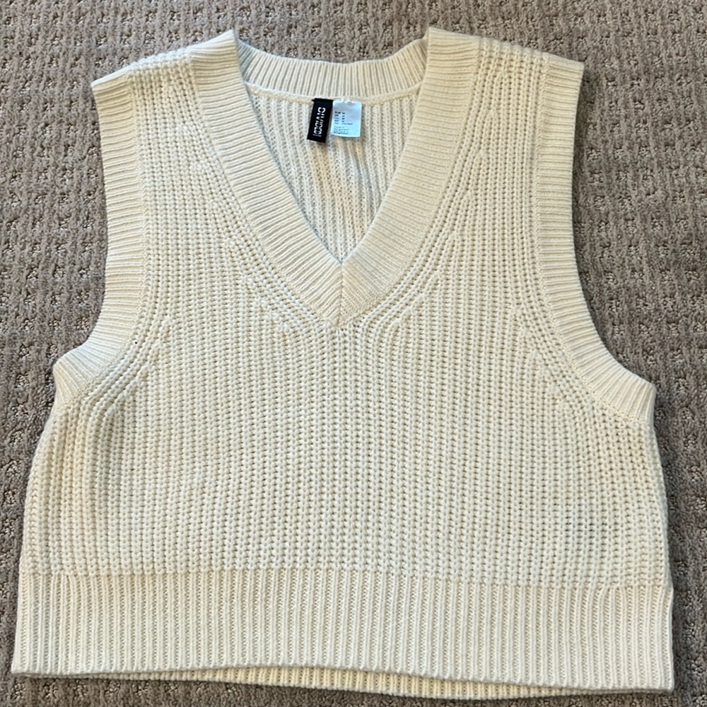 H&M Cream cropped sweater vest.